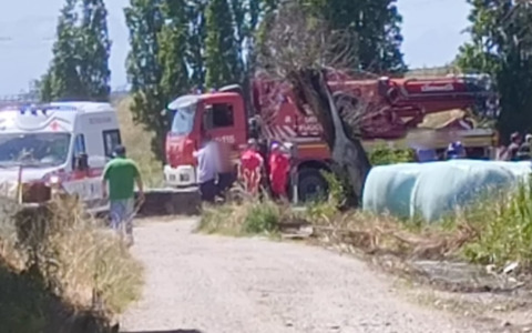Tragedia in cascina a Brandizzo, 81enne schiacciato dal trattore