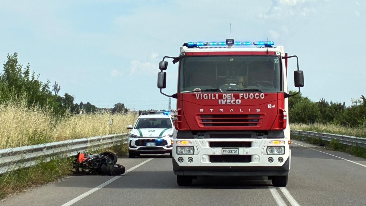 Tragedia sulla Sp31 bis, motociclista di 52 anni perde la vita