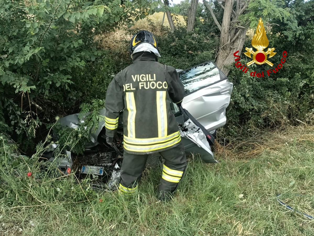 Tragedia sulla strada della Trappola, morto un 34enne, ferita una bimba di 6 anni