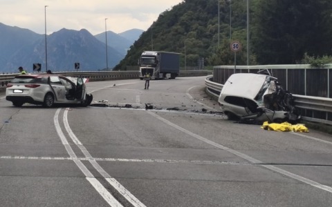 Tragico schianto, dolore per le sorelle Camilla e Dana