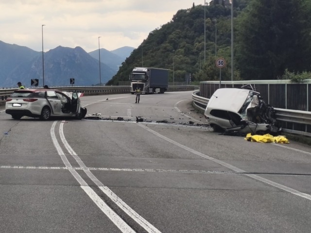 Tragico schianto, dolore per le sorelle Camilla e Dana