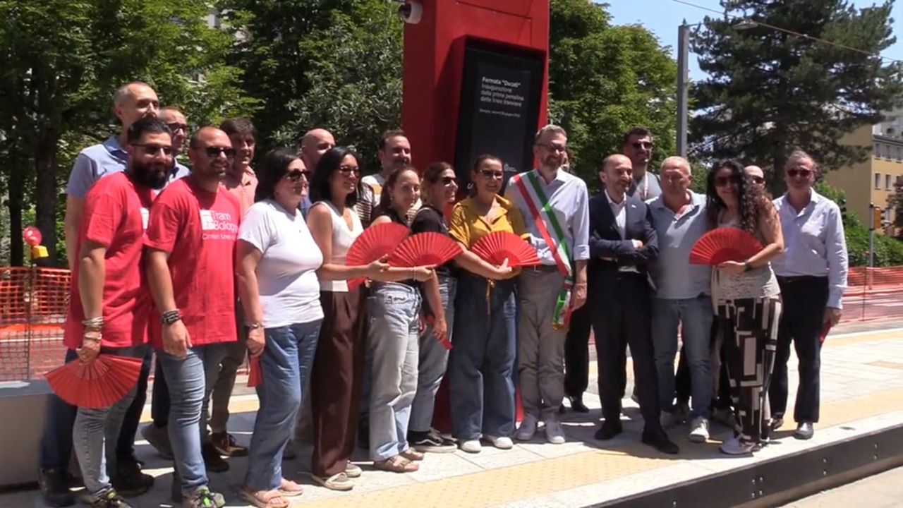 Tram: a Borgo Panigale la prima pensilina ‘rossa’ Ducati. Lepore: ‘Con i cantieri siamo nei tempi, no proroghe’