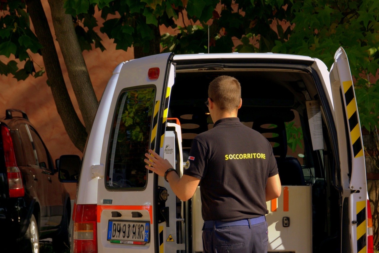 Travolto mentre attraversa la strada con la moglie: muore dopo tre giorni di agonia a Voghera