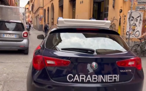 Tre aggressioni in meno di 24 ore a Bologna, vittime: un turista, una donna e una ragazza