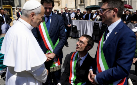 Tre comunità in visita a Papa Leone XIV, in dono una statua della Vergine
