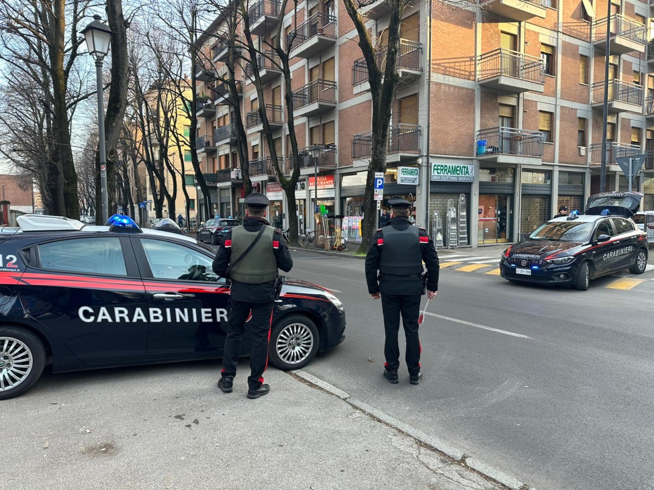 Trovato in zona stazione storica con un taglierino