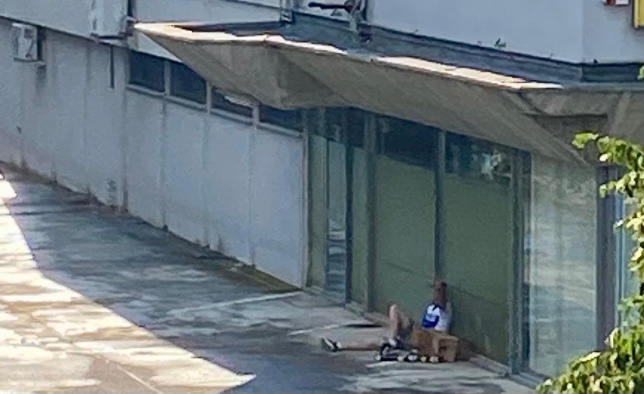 Ubriaco e molesto, il quartiere di via Montecatini “ostaggio” di un senzatetto: i residenti chiedono aiuto
