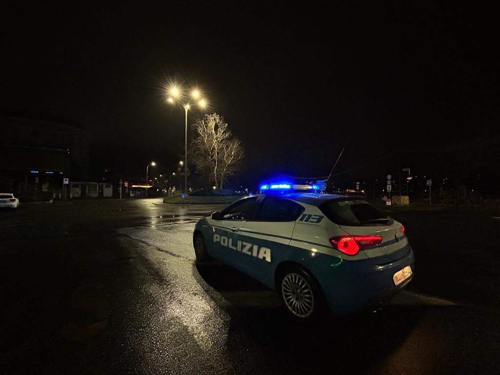 Ubriaco in centro armato di coltello: denunciato