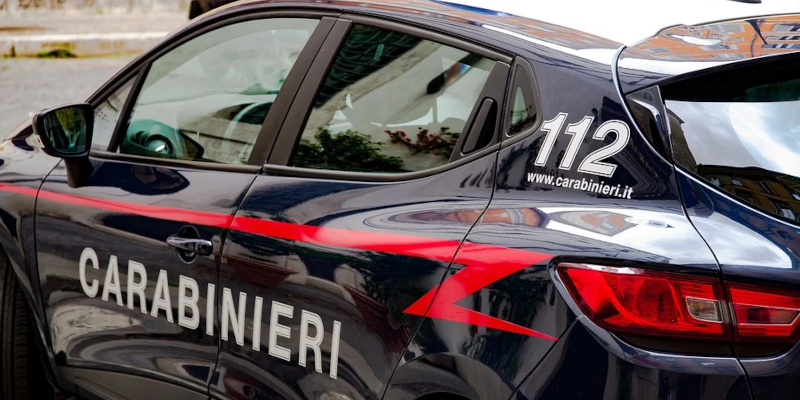 Ubriaco in piazza Roma aggredisce i Carabinieri: denunciato 37enne