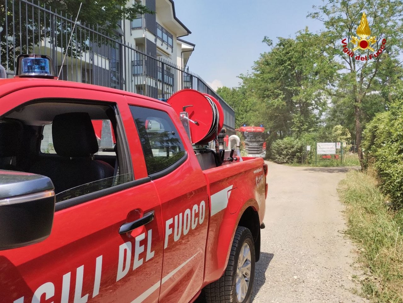 Va a fuoco un deposito di attrezzi, muoiono due gatti e degli uccelli