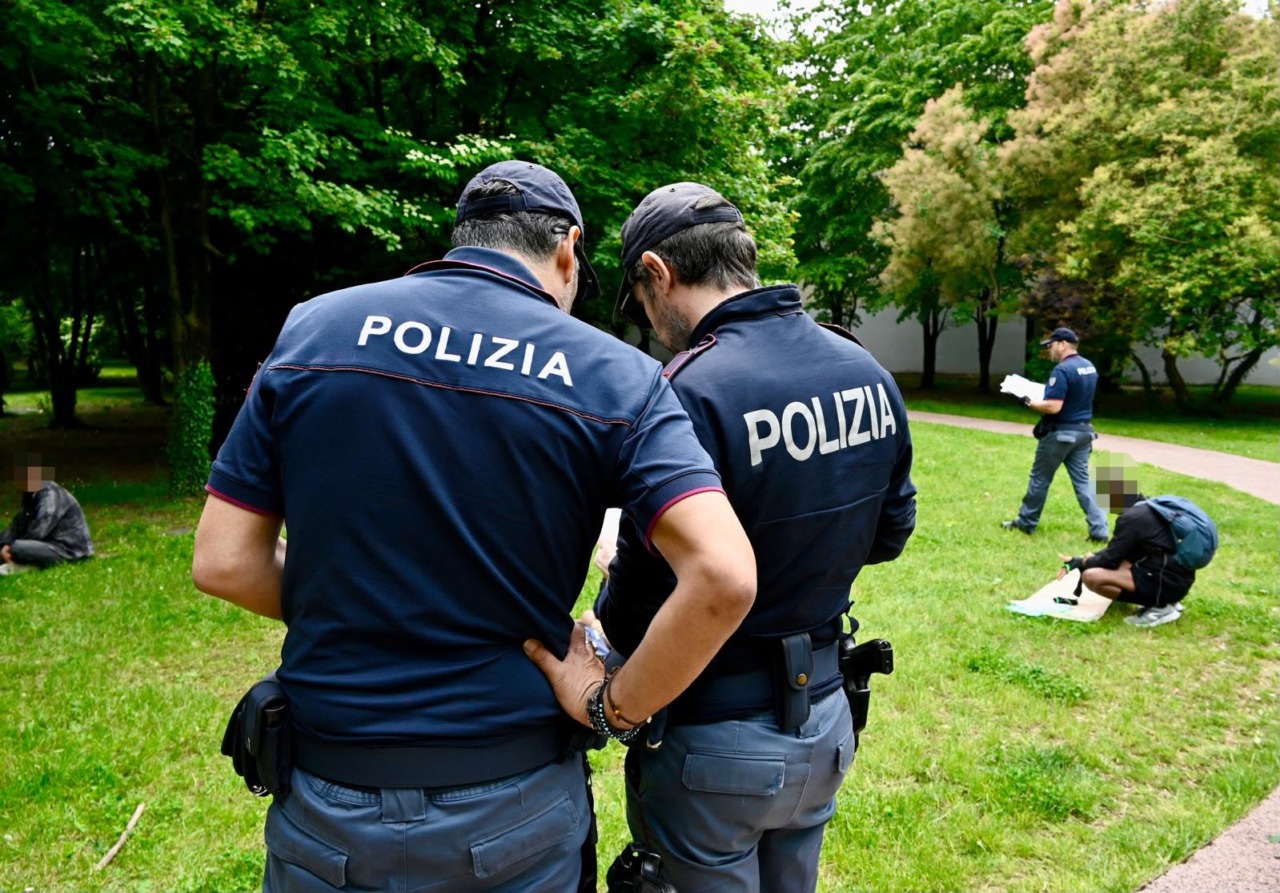 Va in Questura a Bergamo per chiedere il permesso di soggiorno e viene arrestato per condanne pregresse