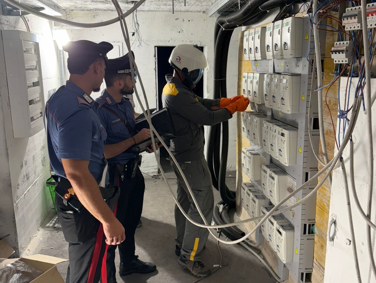 “Vaccheria Sbardella”, casale occupato e furto di energia elettrica: denunciate 14 persone