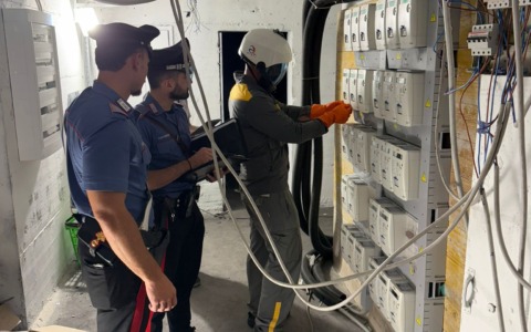 “Vaccheria Sbardella”, casale occupato e furto di energia elettrica: denunciate 14 persone