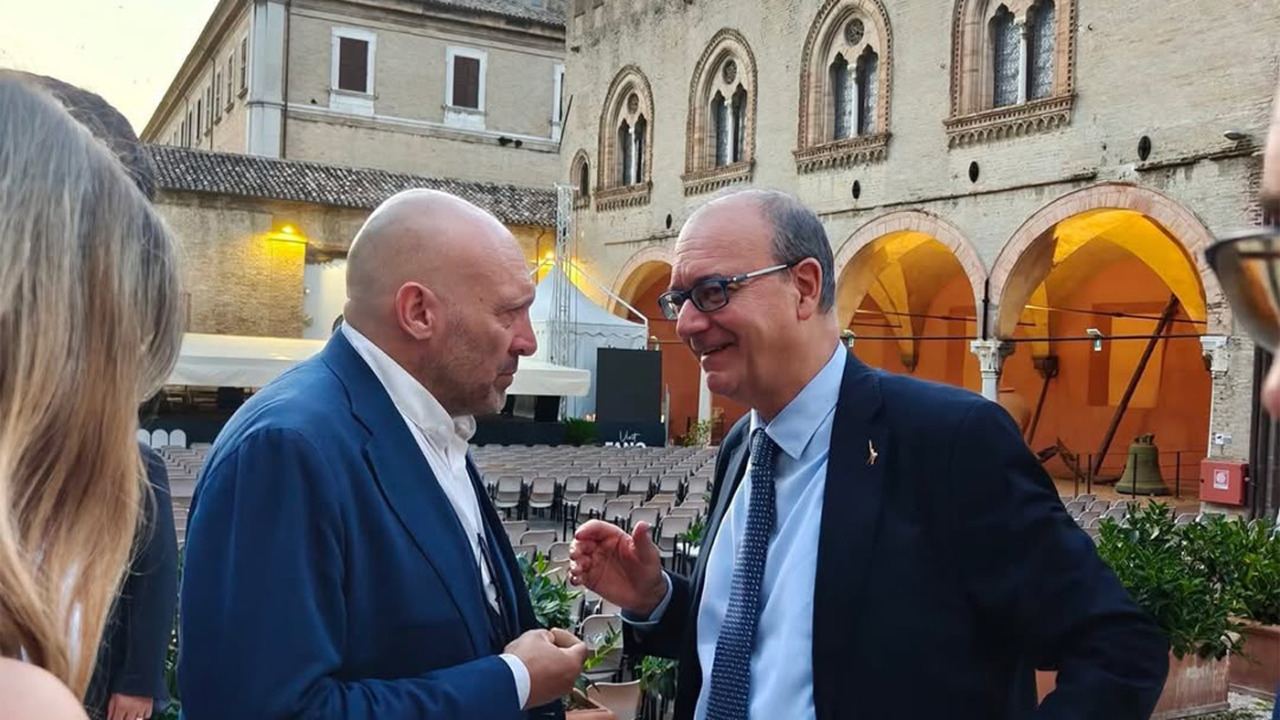 Valditara contestato al Passaggi Festival di Fano replica: “Come squadristi”