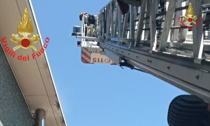 Valmadrera, incendio in azienda: fiamme da un macchinario