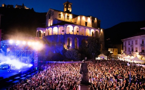 Varallo balla con i grandi successi anni ’90: annunciata la prima serata Alpàa