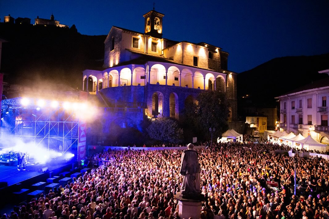 Varallo balla con i grandi successi anni ’90: annunciata la prima serata Alpàa