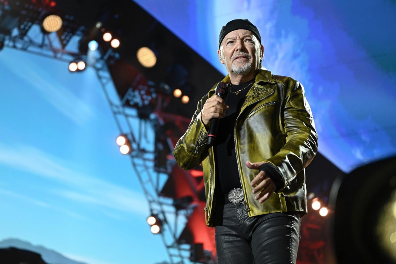 Vasco Rossi, per i 50 anni di carriera 10 date all’Olimpico tra il 6 e il 25 giugno 2027