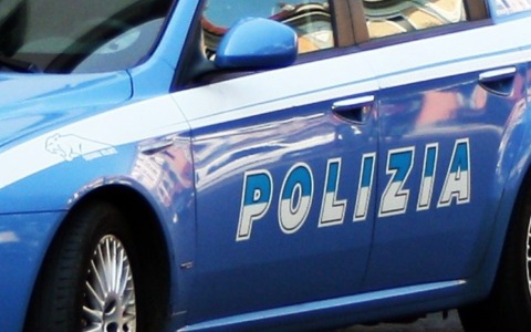 Venditori abusivi di cartoline denunciati dalla Polizia di Stato in centro