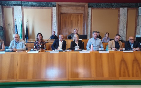 Via don Morosini, il Consiglio comunale. Il sindaco: “Entro fine estate la conclusione dei primi interventi di riqualificazione”. LE INTERVISTE