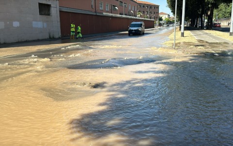 Viale Pietramellara allagata, chiuso il tratto esterno che incrocia con via Boldrini