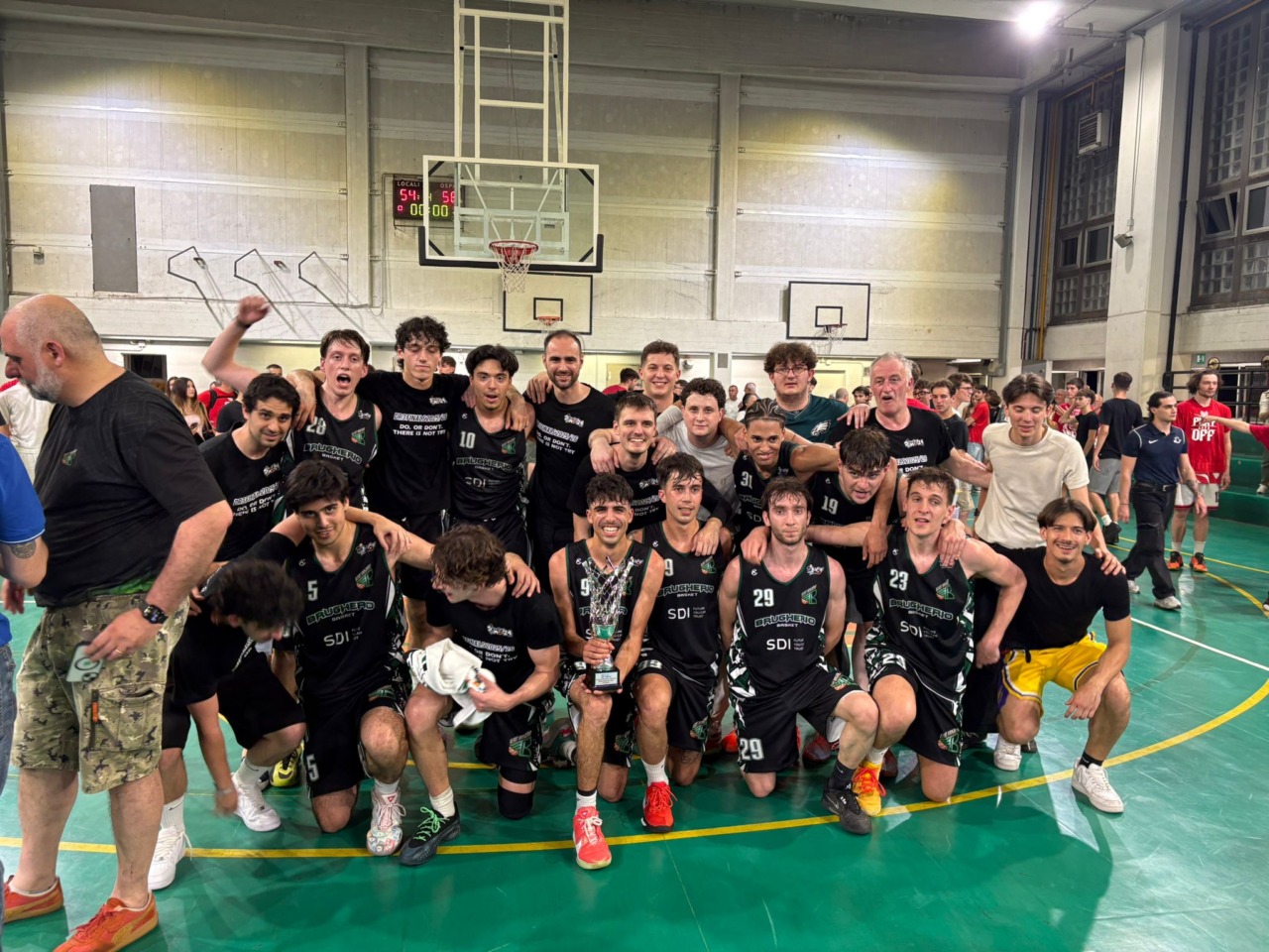 Vincono il campionato, la dedica a Simo: “Questa promozione è per te”