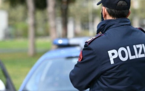 Violenta la ex collega di lavoro, 26enne arrestato