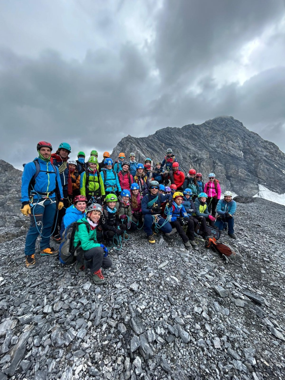 25 ragazzi delle scuole sono arrivati in cima alla vetta della Miniera