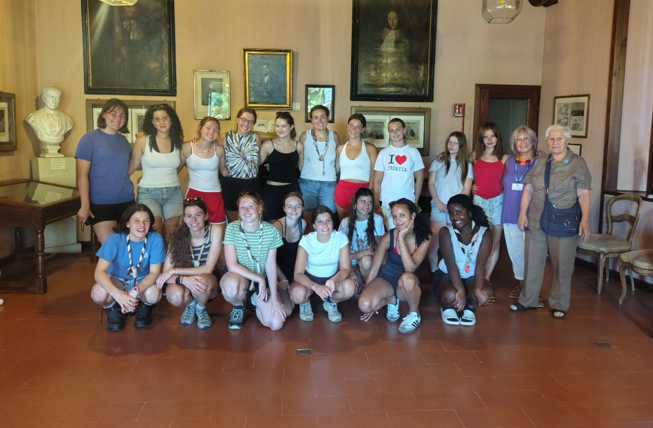 Alla Sala Manzoniana di Lesa la visita di un gruppo di scout belghe