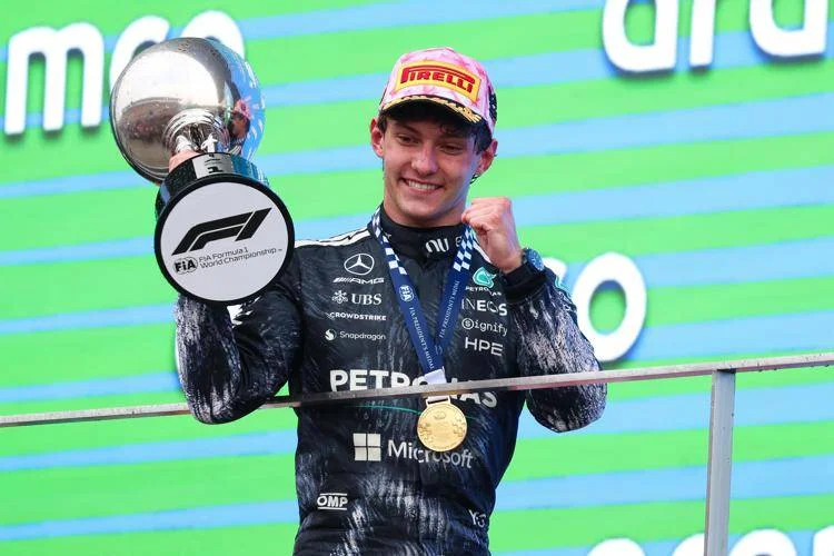 Super Kimi Antonelli, il bolognese ha conquistato la pole davanti alle Ferrari di Leclerc e di Hamilton
