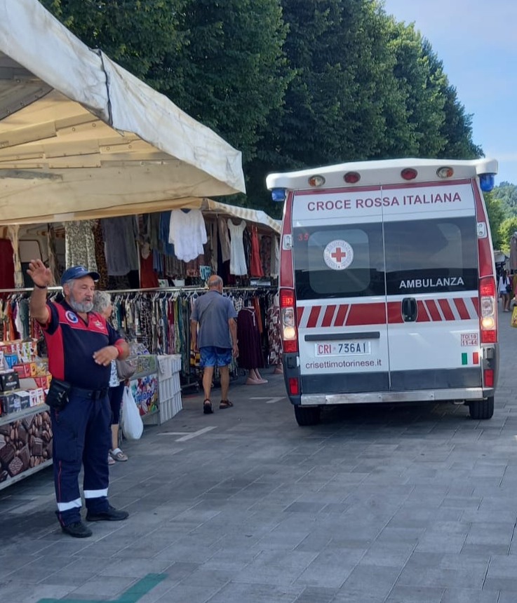 Anziana cade al mercato, soccorsa dai volontari dell’associazione nazionale Carabinieri
