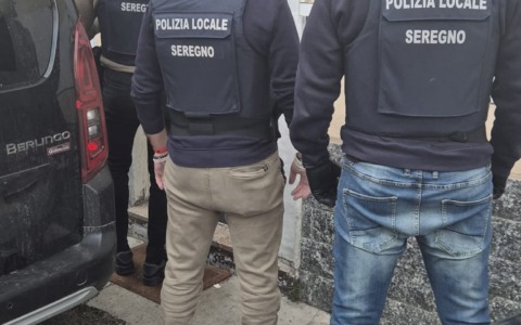 Scoperto un appartamento trasformato in dormitorio abusivo