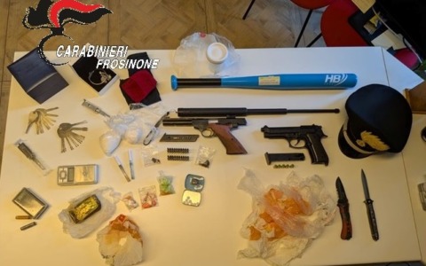 Armi e droga, arrestata una coppia