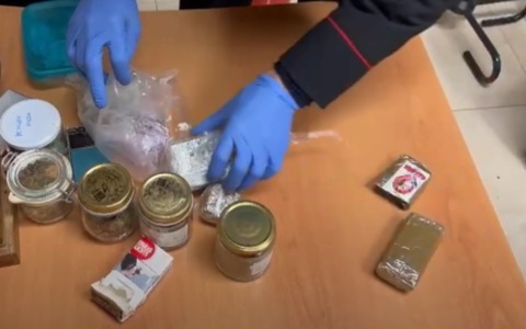 Controllo dei carabinieri finisce con un arresto a Osio Sotto: in casa aveva hashish, bilancino e contanti