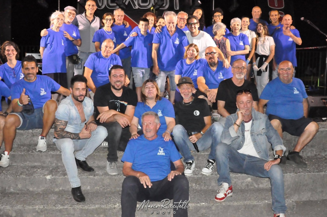 Asso Incontra festeggia 10 anni: piazza piena per il grande evento in paese
