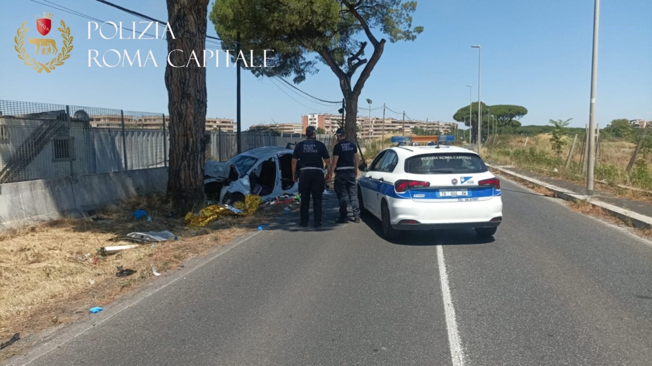 Auto contro un albero, morto un 66enne