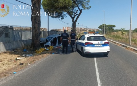 Auto contro un albero, morto un 66enne
