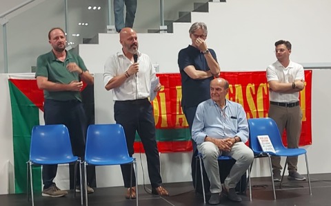 Bagno di folla per Pierluigi Bersani alla Festa dell’Unità di Treviglio