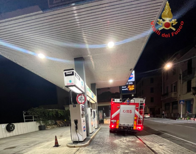 Bellano, perde litri di gasolio al distributore: area isolata