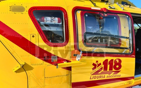 Bimbo rischia di annegare in piscina. In elicottero al Gaslini