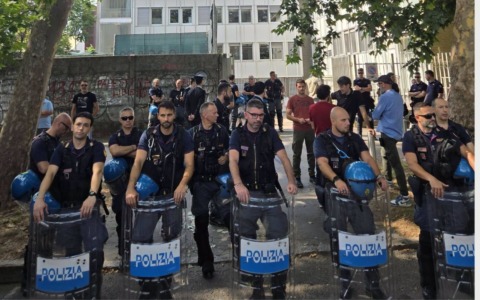 Blitz della Polizia a Città Studi: sgomberato l’immobile dell’Università occupato dal collettivo universitario SOCS: 16 denunciati
