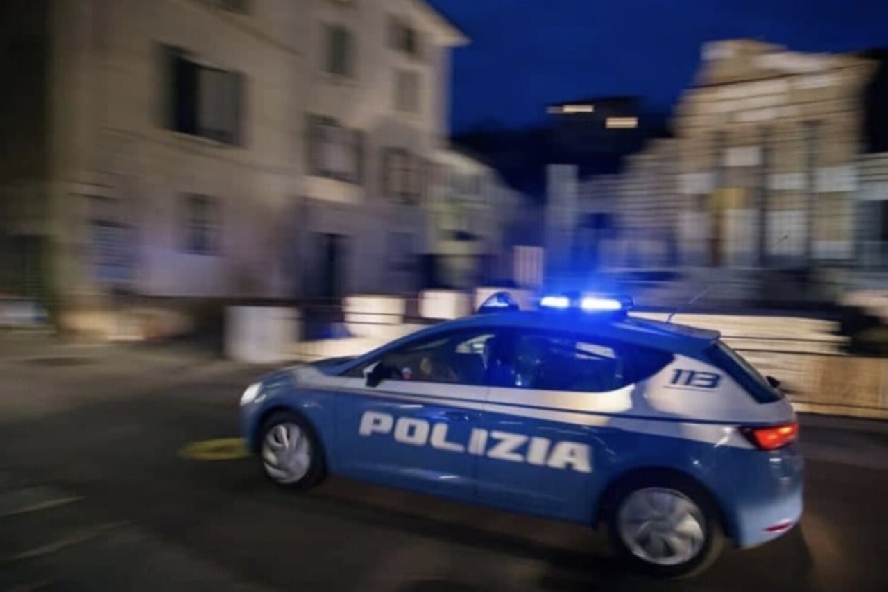 Brescia: forza la portiera di un camper ed entra per rubare, arrestato un 40enne