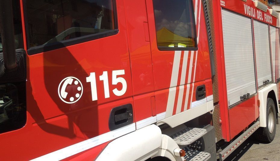 Camion in fiamme sull’autostrada A21 all’altezza di Alessandria: code e traffico rallentato
