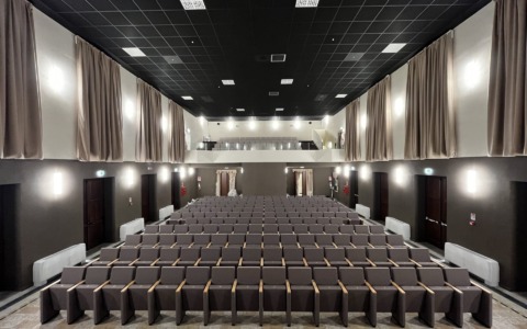 Chivasso ex Teatro Cinecittà: approvato il piano di gestione, ma l’opposizione si spacca sul bando