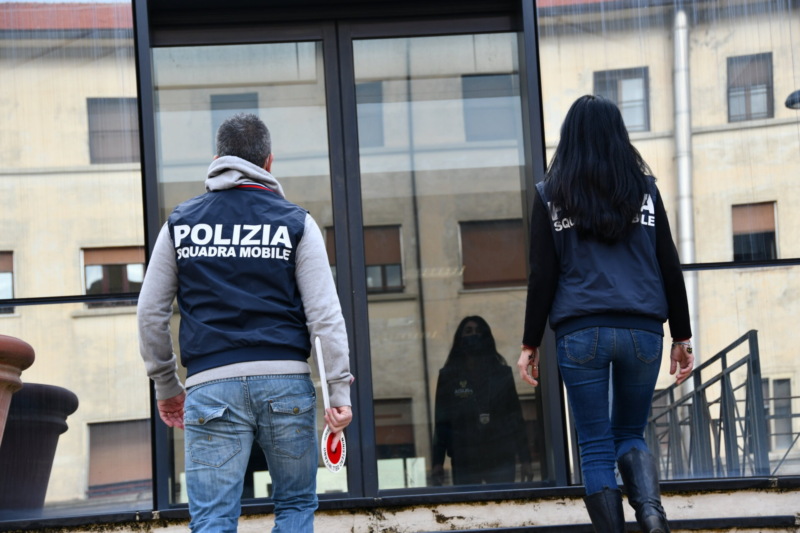 Condominio nell’incubo per mesi: espulso lo straniero accusato di violenze e minacce