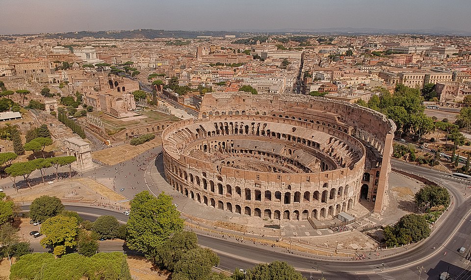 Controlli al Colosseo, 10 arresti e 9 denunce. Identificate oltre 350 persone