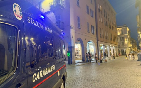 Controlli dei Carabinieri nel centro storico di Pavia: tre persone sanzionate per ubriachezza