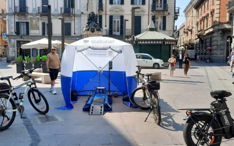 Controlli in piazzetta della Lega ad Alessandria su monopattini e bici elettriche