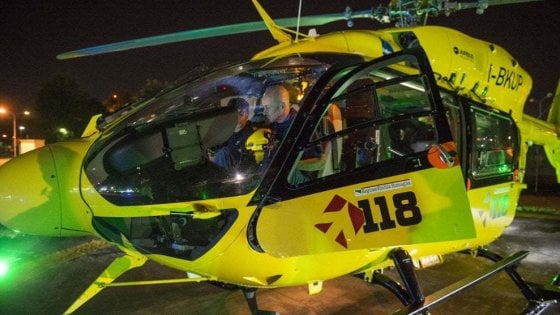 Cortona (Arezzo), contro il muro con la sua auto: grave un 51enne