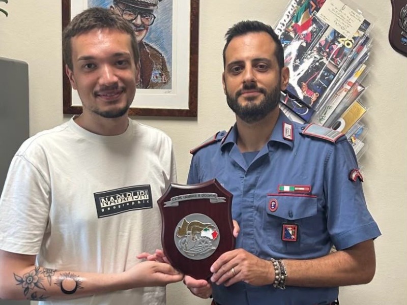 Crescentino: il pittore Umberto Ottino dona un’opera ai Carabinieri